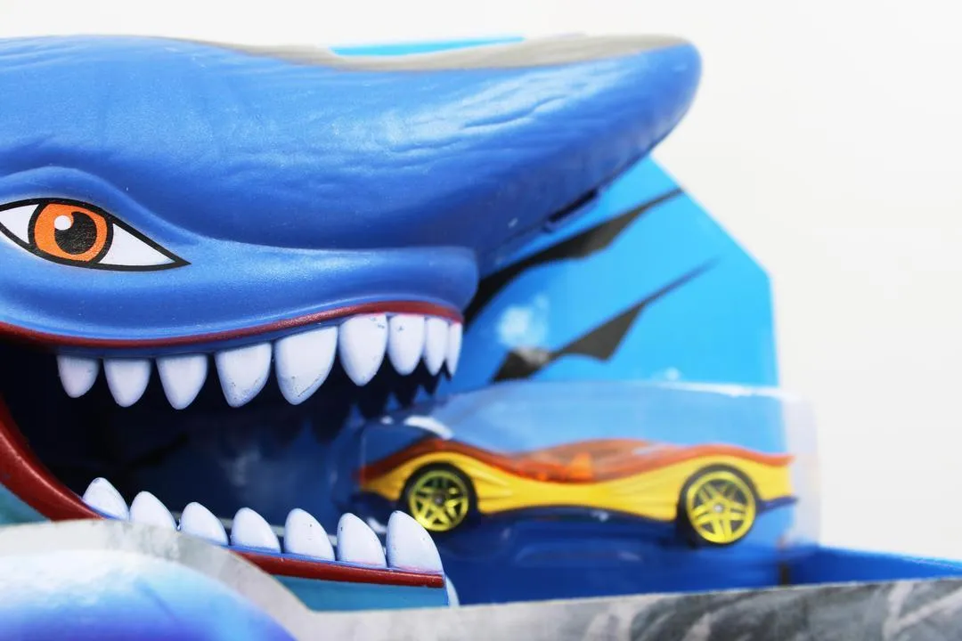 Big Set of Affordable Slot Car Toys for Boys Alloy Car Track with Die-Cast Cars Shark Dinosaur Track