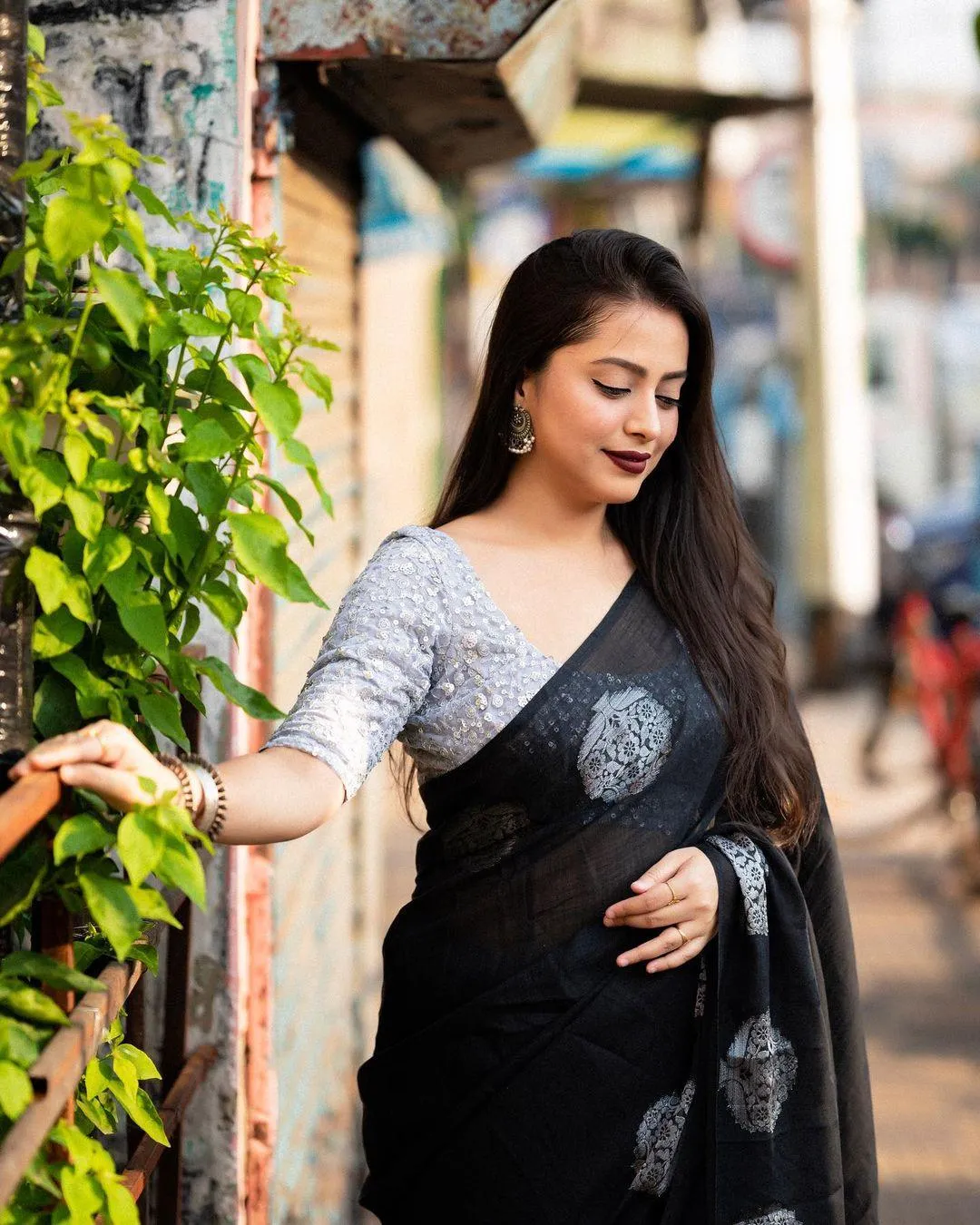Black Pure Linen Woven Design Saree with Unstitched Blouse - Hiral Fashion