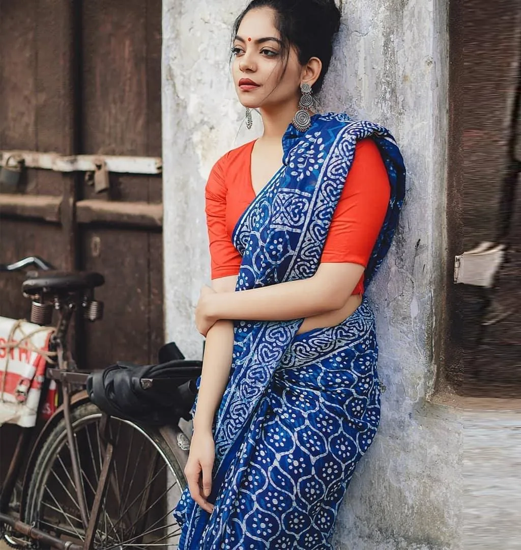 Ideal NavyBlue Colour Printed Pure Linen Saree For Women