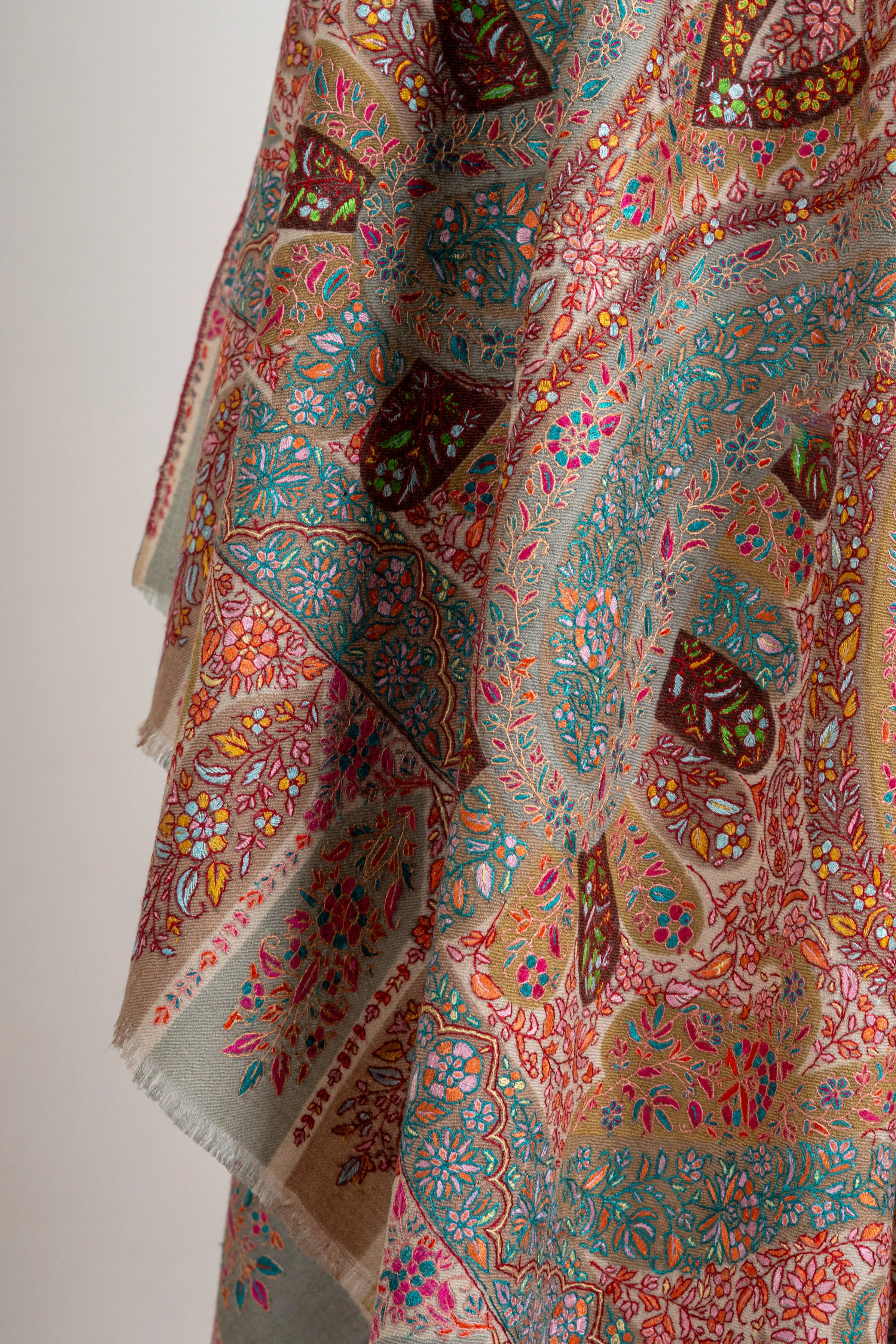 Kalamkari: Ethereal Paisley Pure Pashmina Hand-Embroidered Sozni Shawl